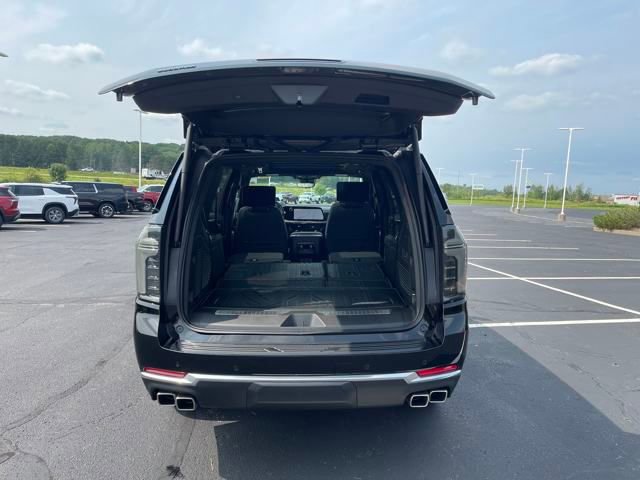 2025 Chevrolet Tahoe High Country photo 17