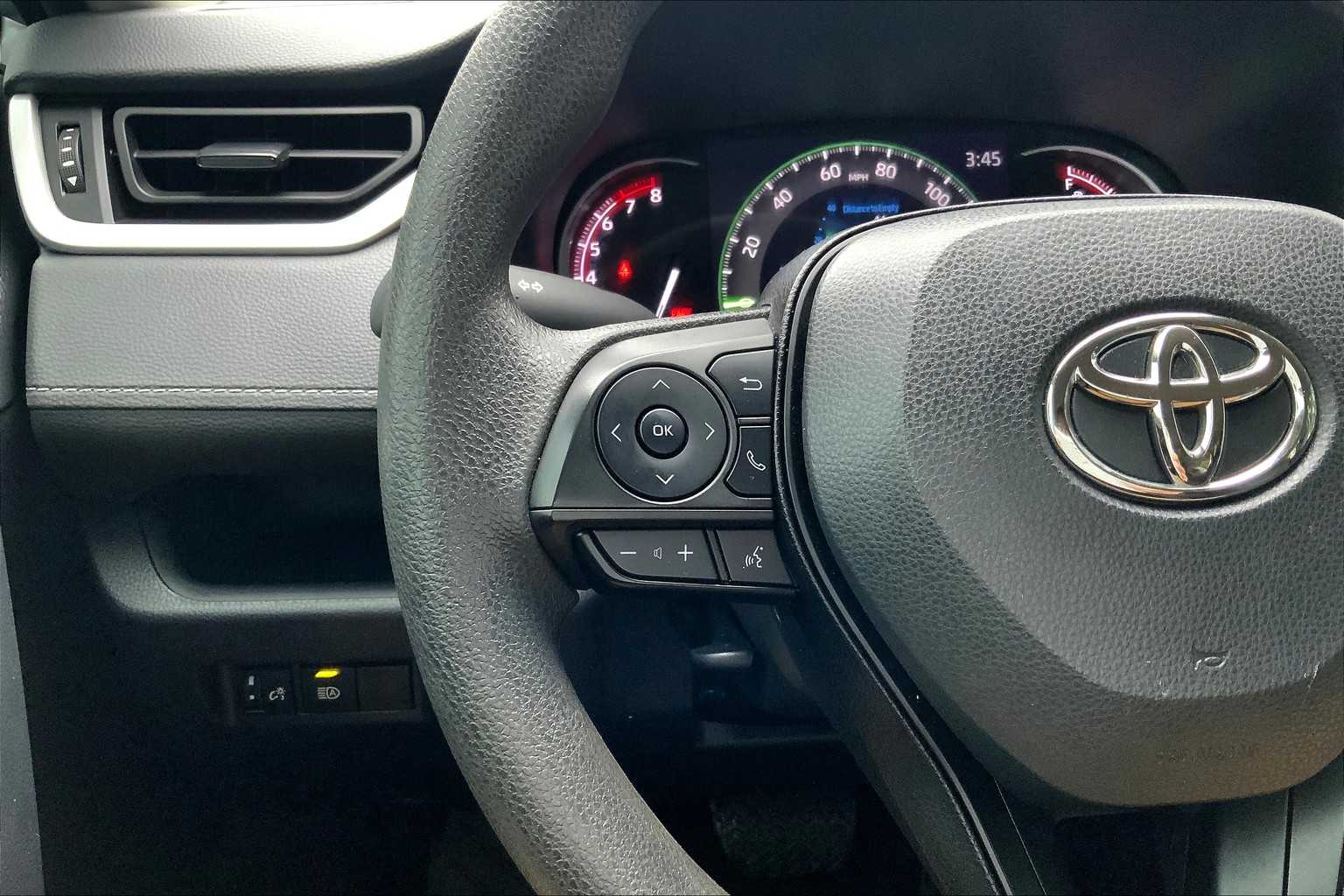 2024 Toyota RAV4 XLE photo 20