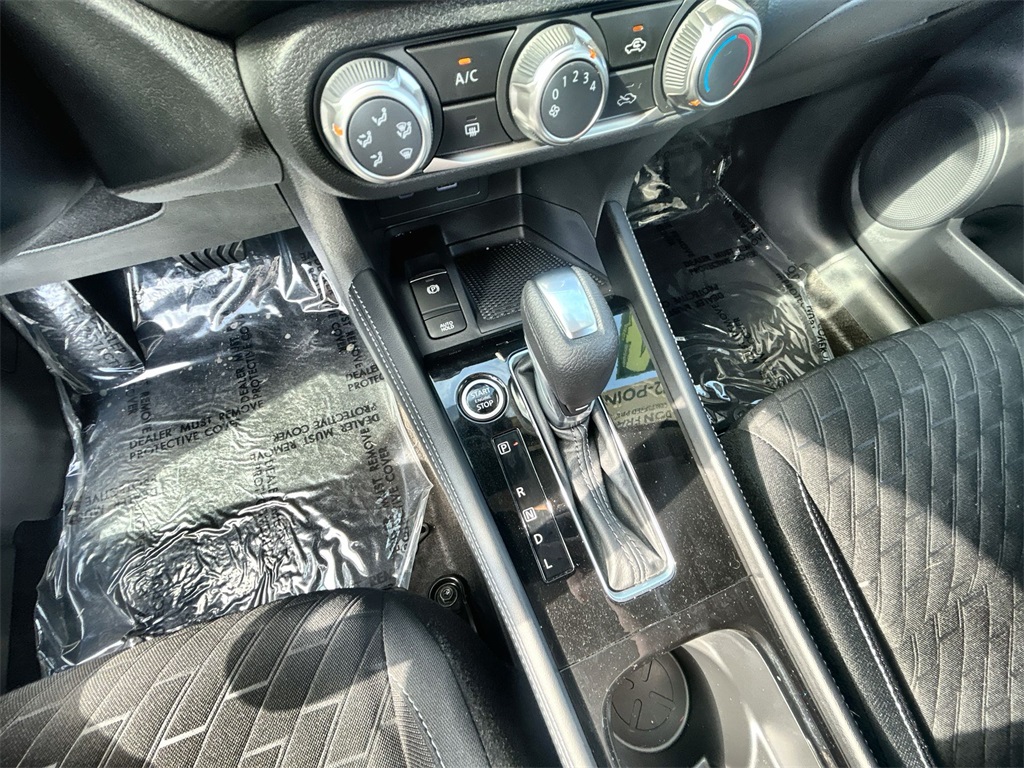 2024 Nissan Kicks SV photo 24