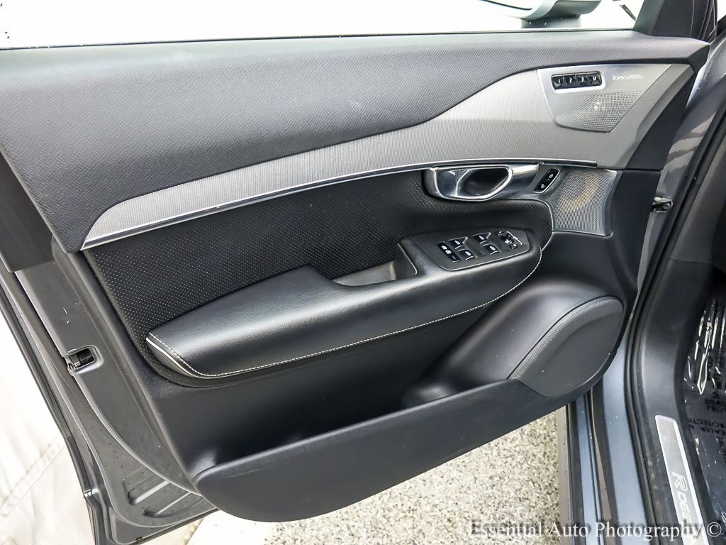 2016 Volvo XC90 T6 R-Design photo 20
