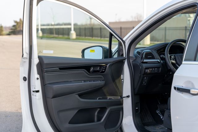 2023 Honda Odyssey Touring photo 16