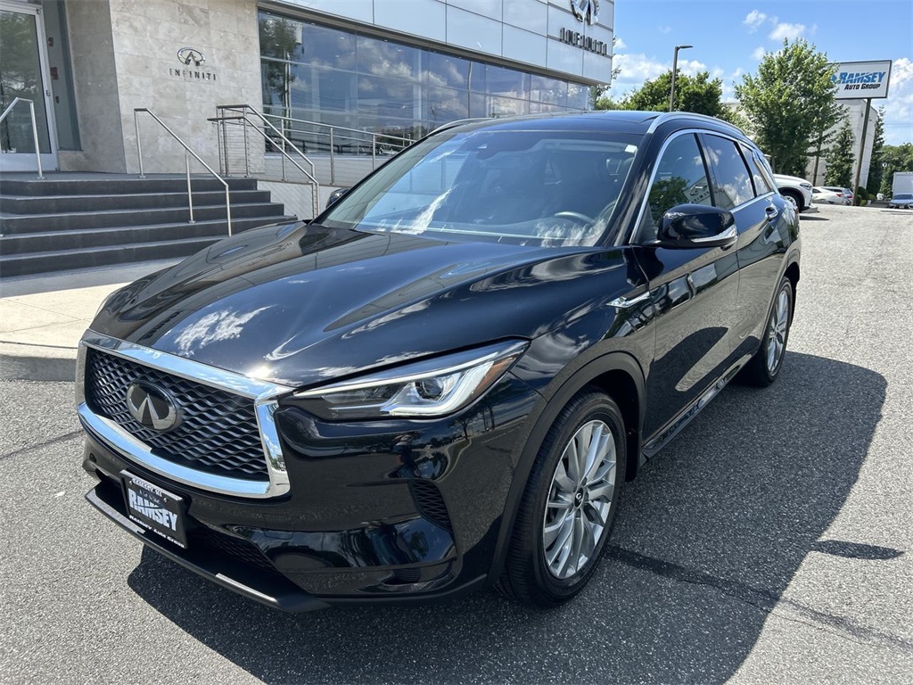 2023 Infiniti QX50 Luxe photo 3