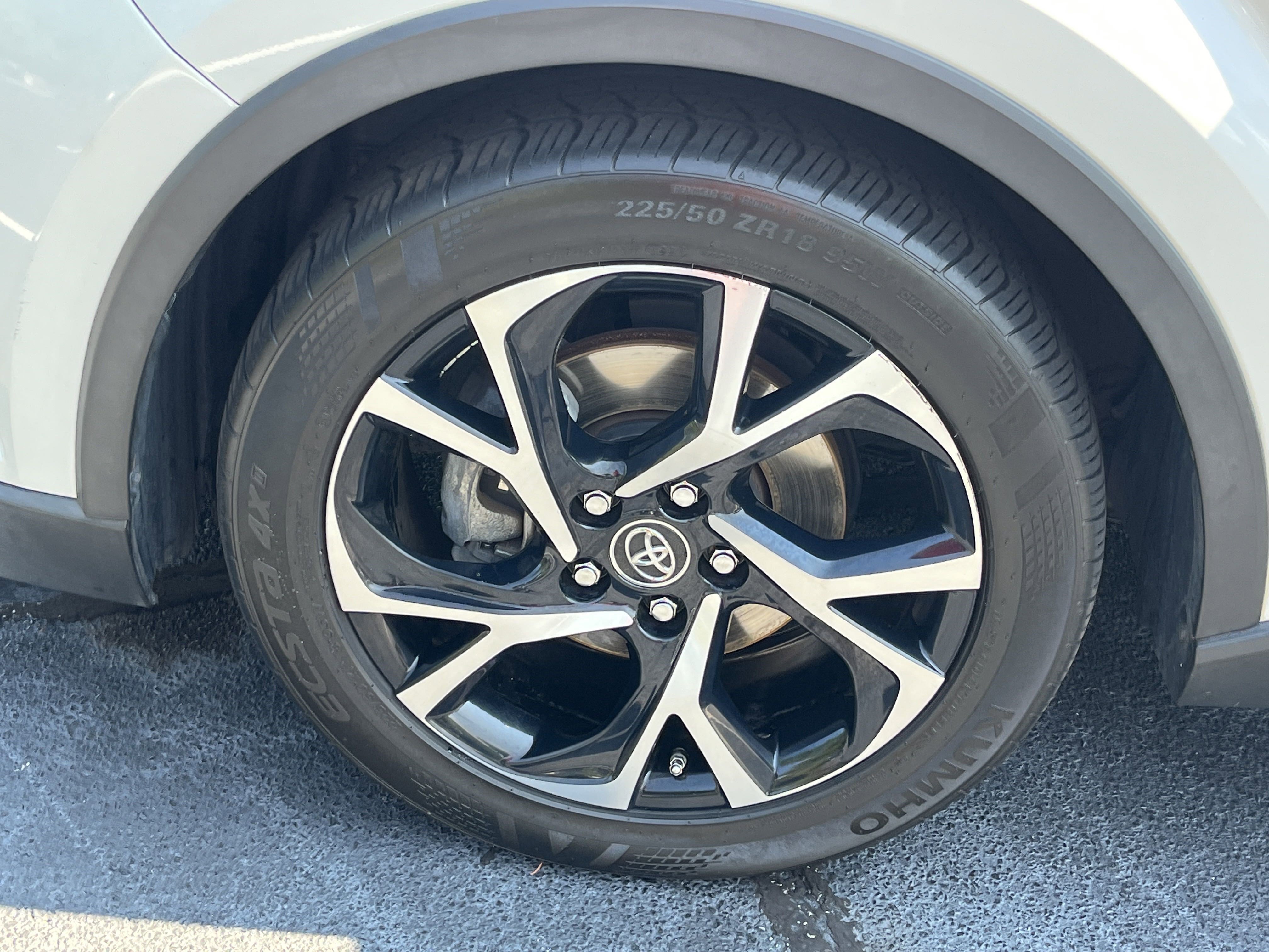 2018 Toyota C-HR XLE Premium photo 22