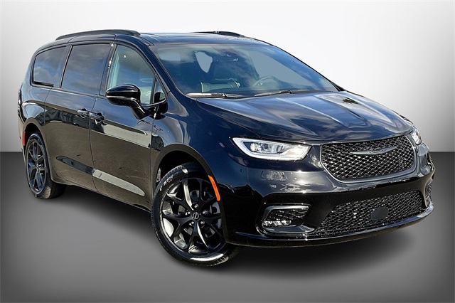 2026 Chrysler Pacifica Limited's photo