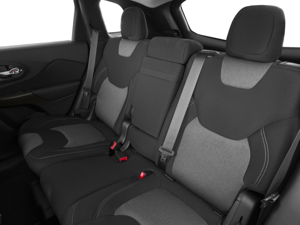 2016 Jeep Cherokee Sport photo 12