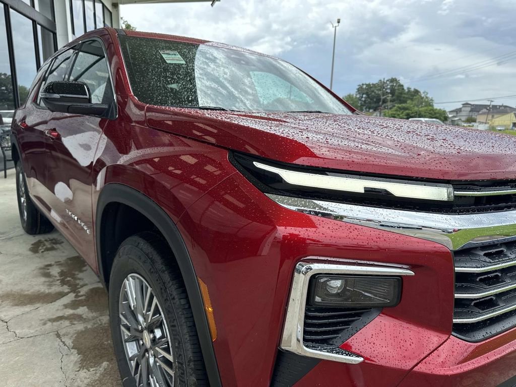 2025 Chevrolet Traverse photo 13