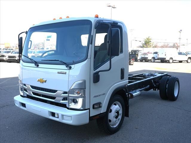 2025 Chevrolet Low Cab Forward Base's photo