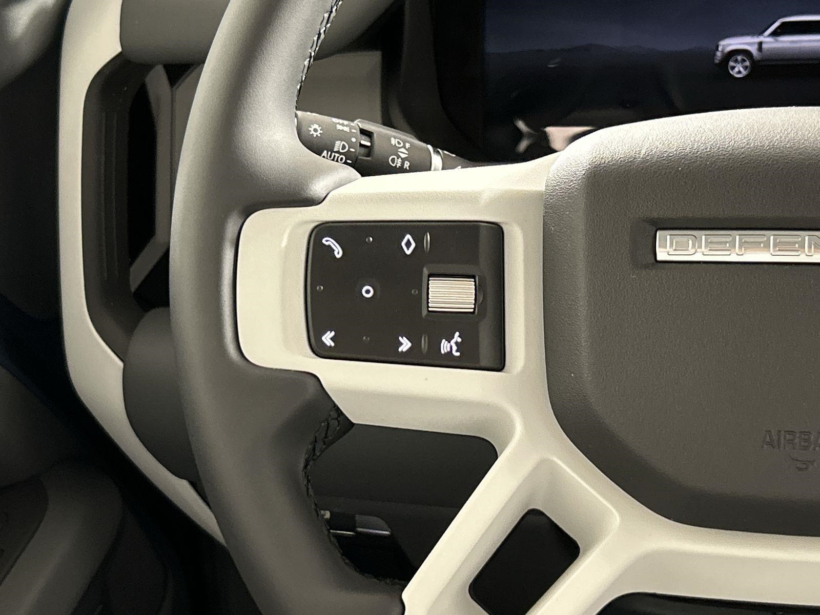 2025 Land Rover Defender 110 S photo 12