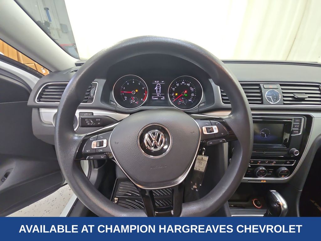 2017 Volkswagen Passat S photo 10