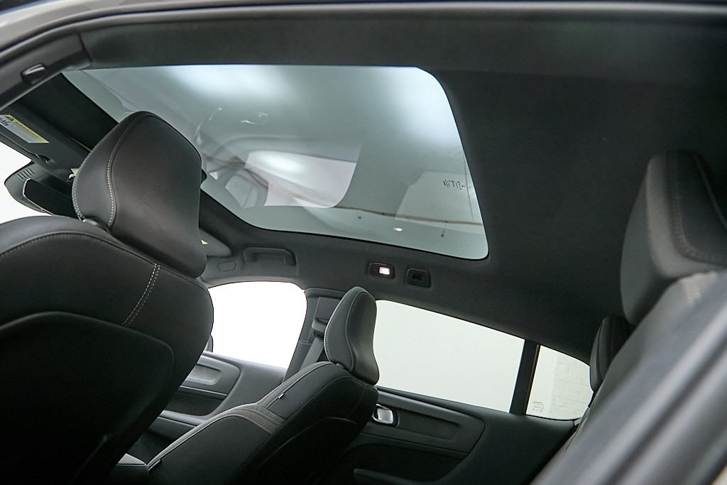 2023 VOLVO C40 - Image 23