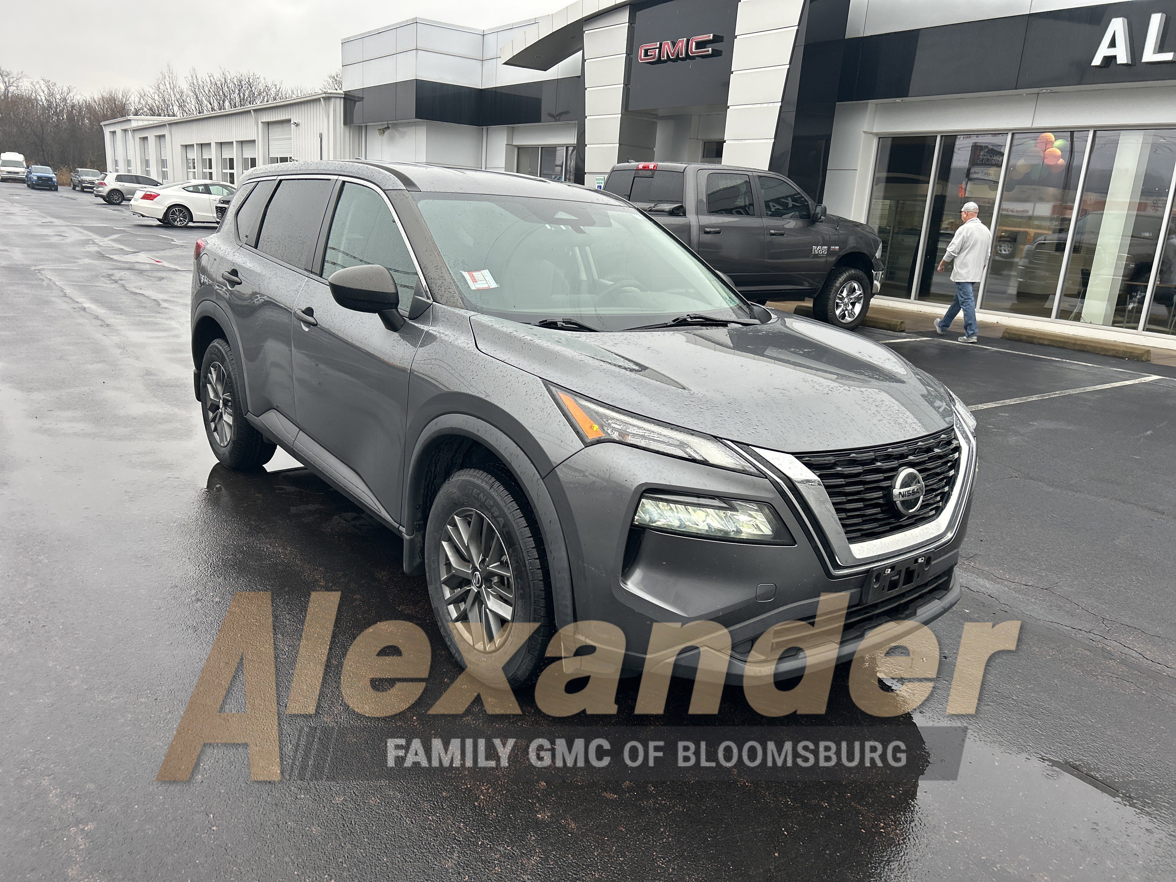 2021 Nissan Rogue S's photo