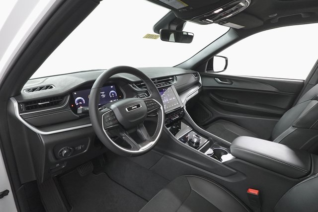 2025 Jeep Grand Cherokee Altitude X photo 13