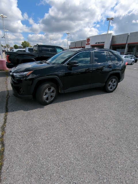 2022 Toyota RAV4 XLE photo 4