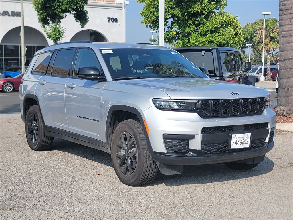 2025 Jeep Grand Cherokee L Altitude's photo
