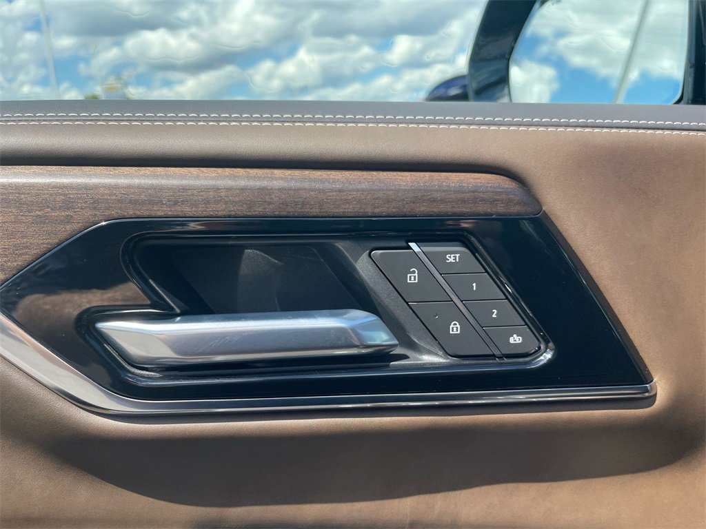 2025 Gmc Yukon Denali Ultimate photo 10