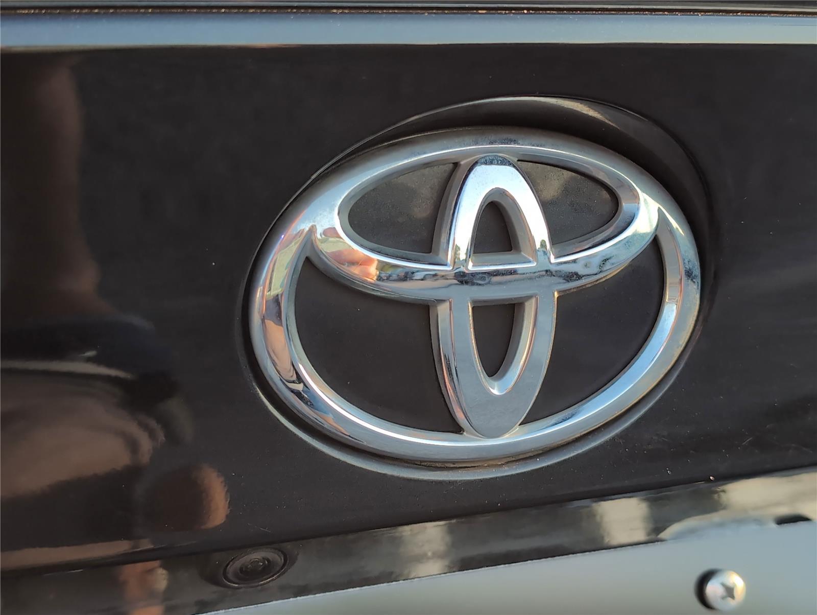 2021 Toyota C-HR LE photo 28