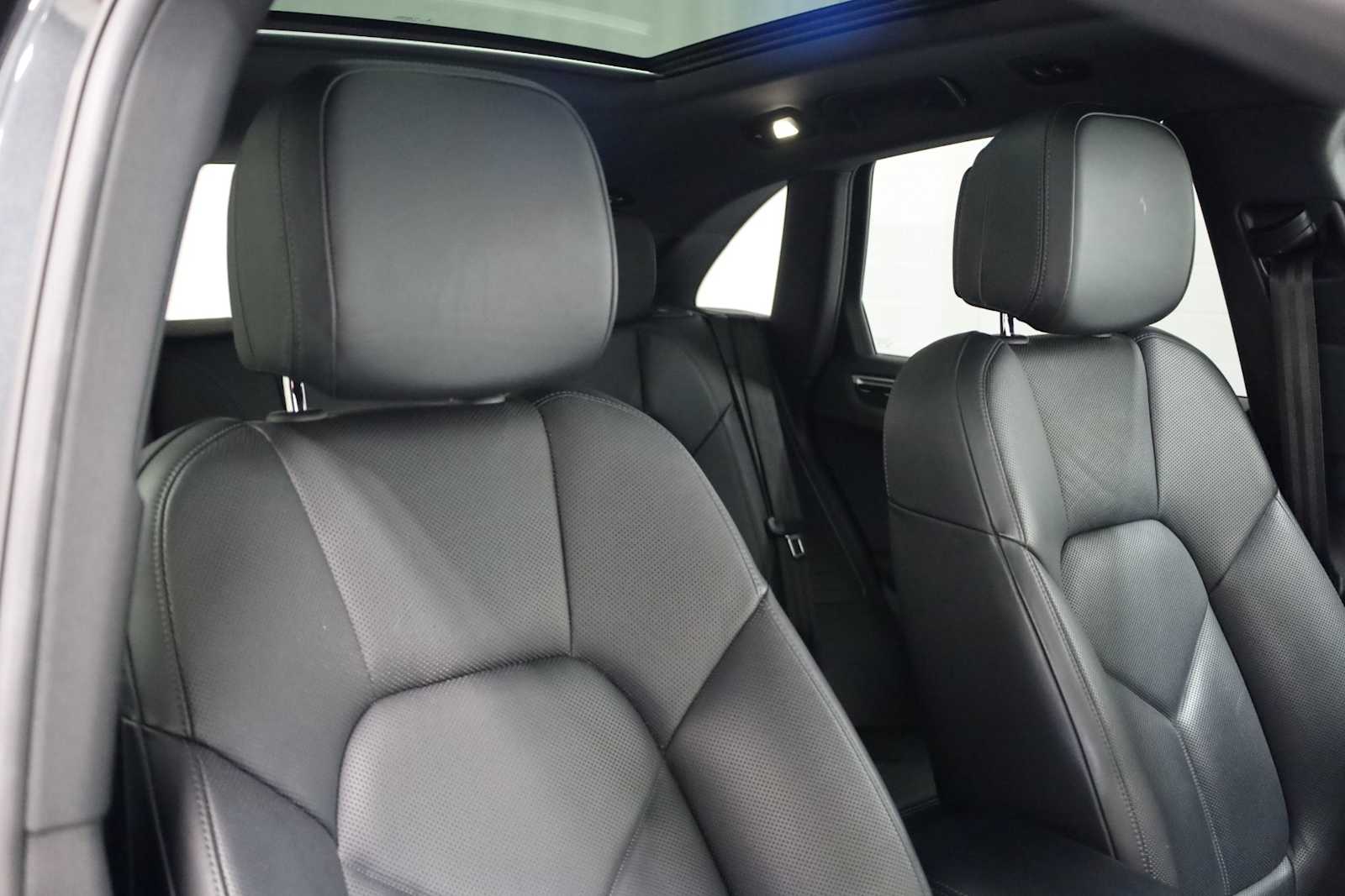 2018 Porsche Macan photo 21