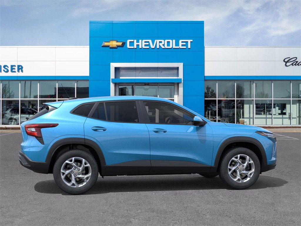 2026 Chevrolet Trax LS photo 2