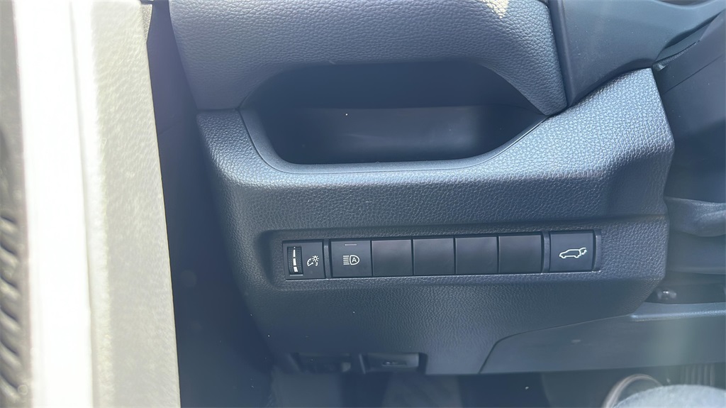 2024 Toyota RAV4 XLE photo 19