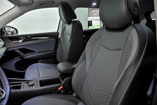 2025 Volkswagen Tiguan SE photo 7