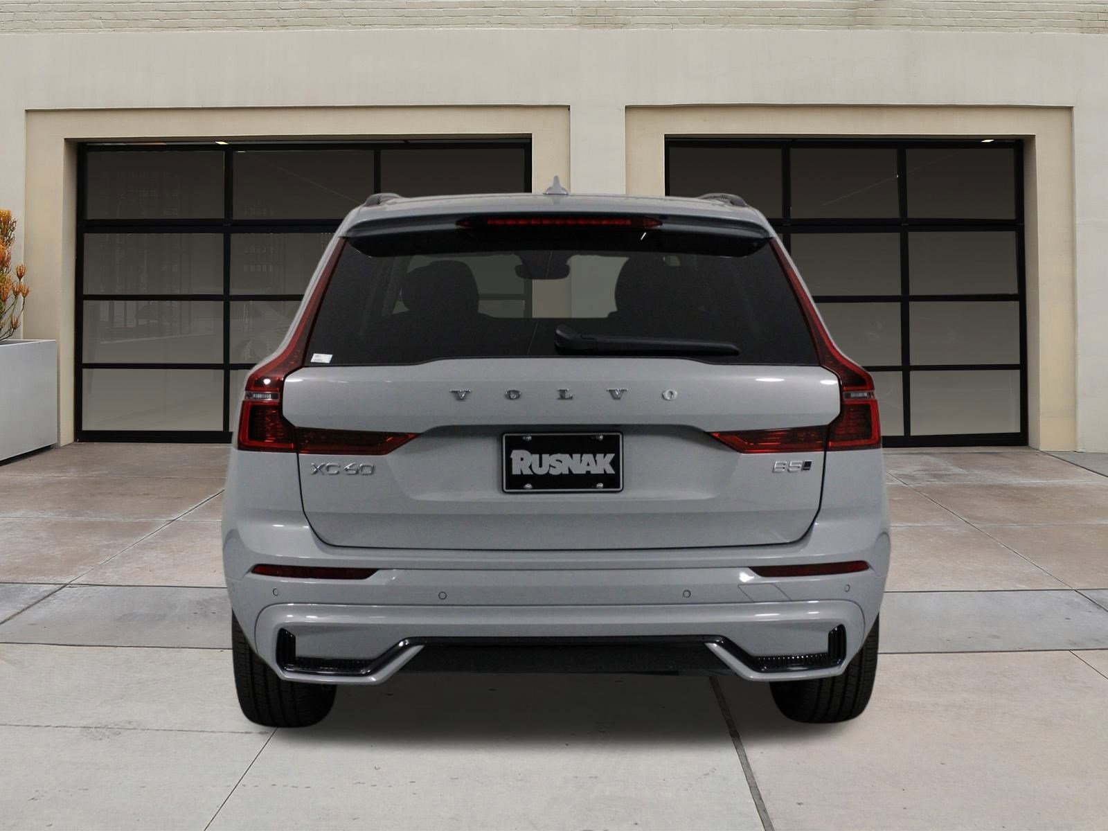 2026 Volvo XC60 B5 Plus photo 3