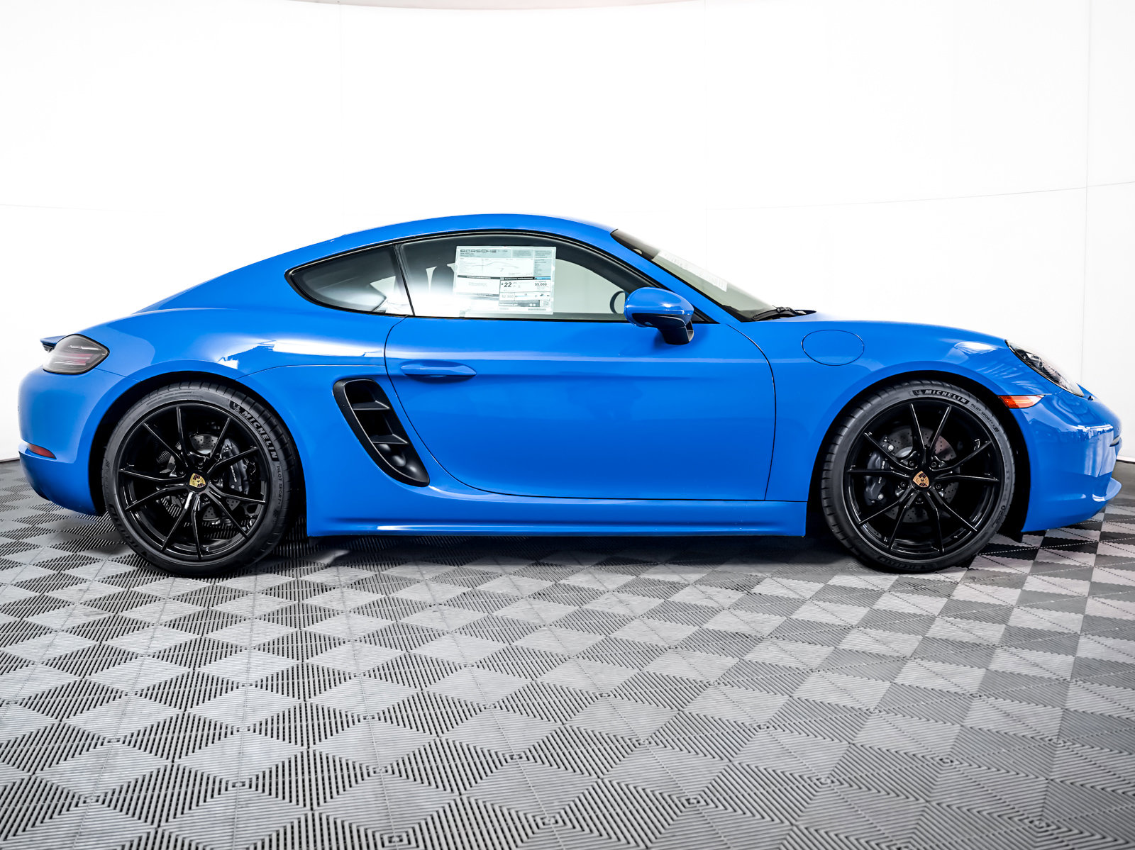 2025 Porsche Cayman photo 8