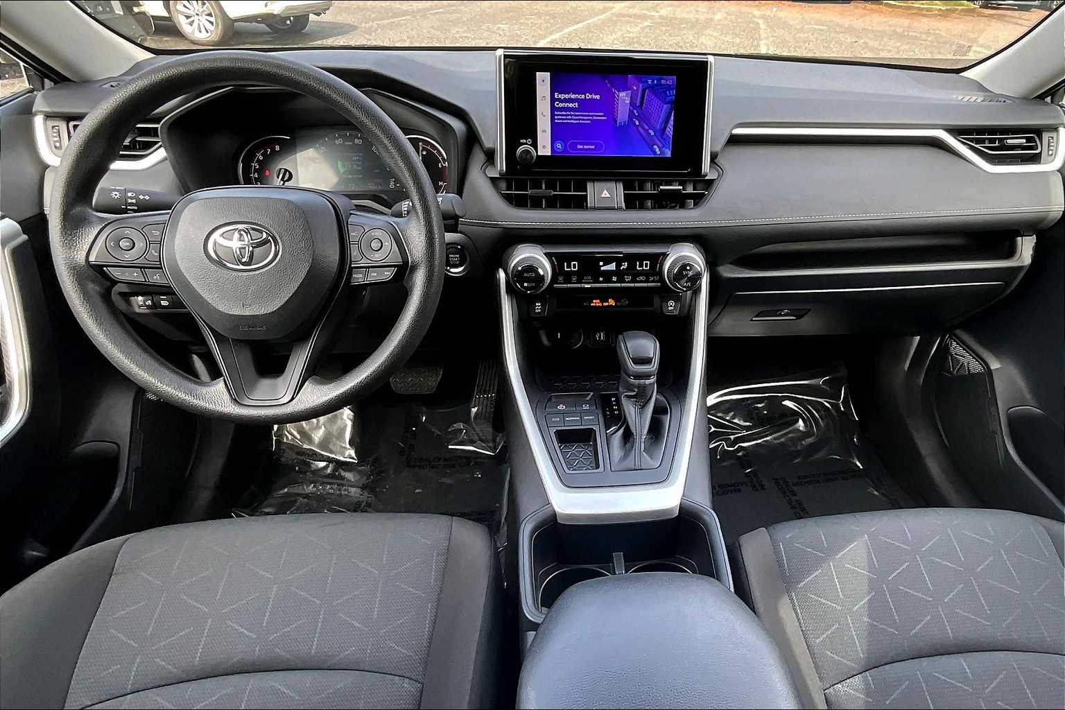 2025 Toyota RAV4 XLE photo 14