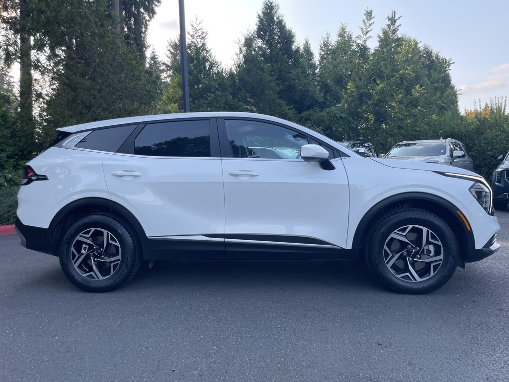 2024 Kia Sportage LX photo 3