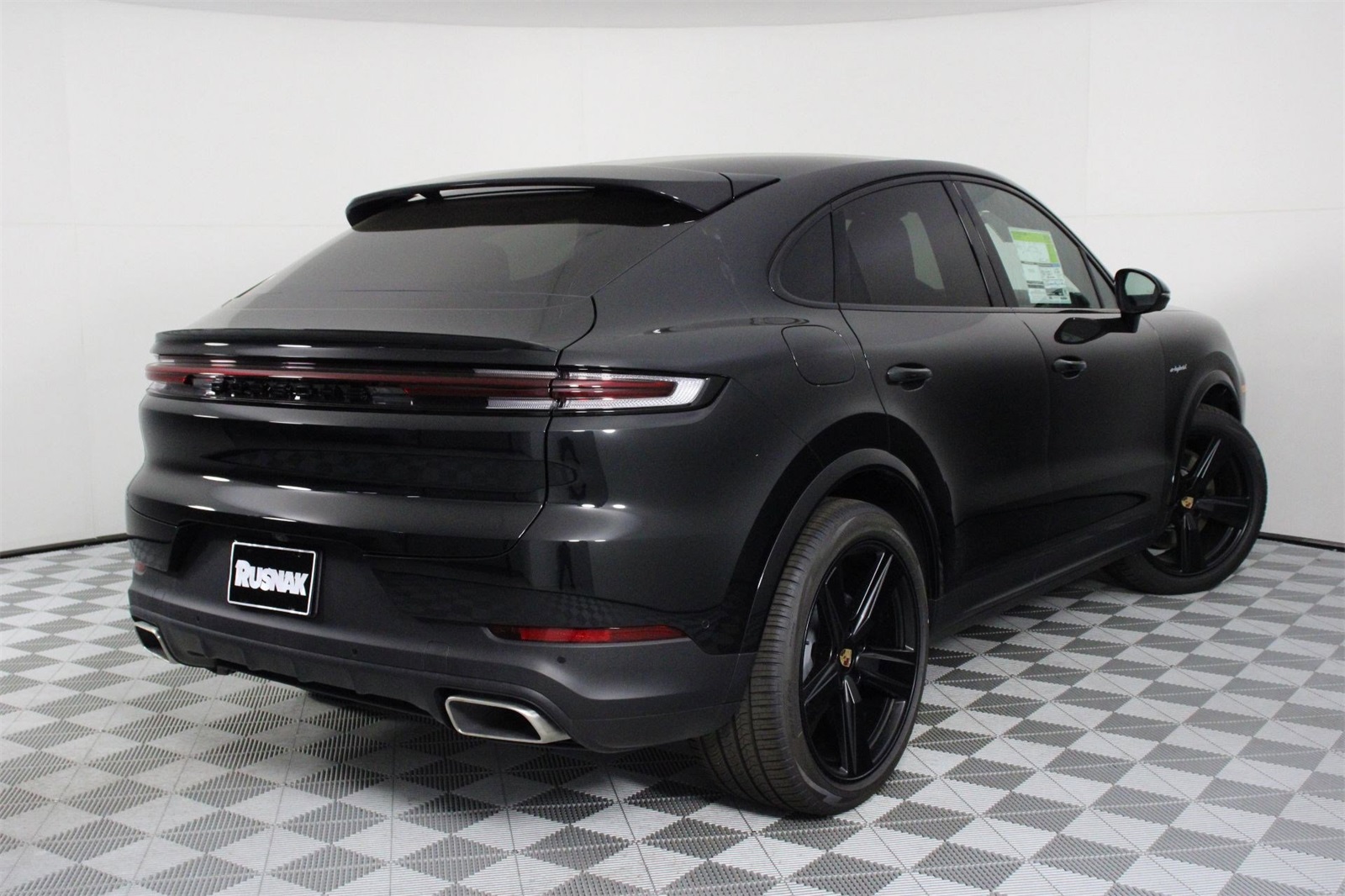 2025 Porsche Cayenne E-Hybrid photo 7