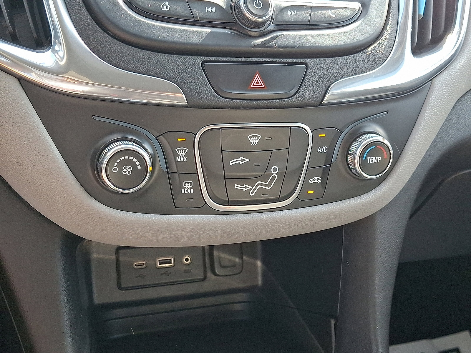 2020 Chevrolet Equinox LS photo 14
