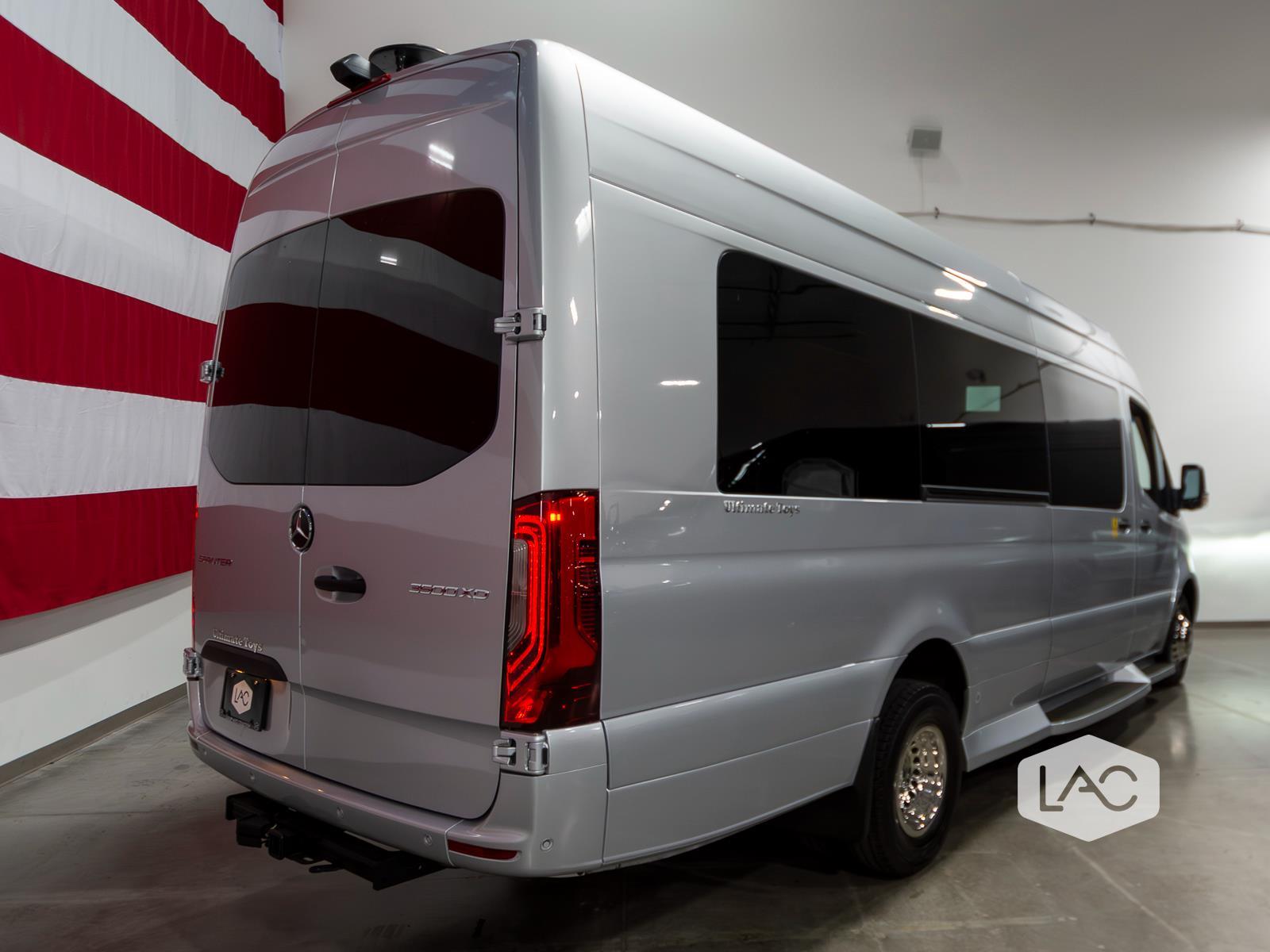 2022 Mercedes Benz Sprinter Cargo Van photo 7