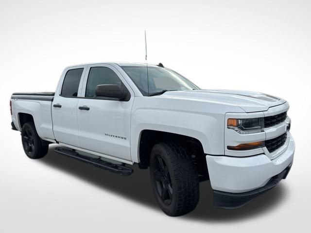 2017 Chevrolet Silverado 1500 Custom photo 5