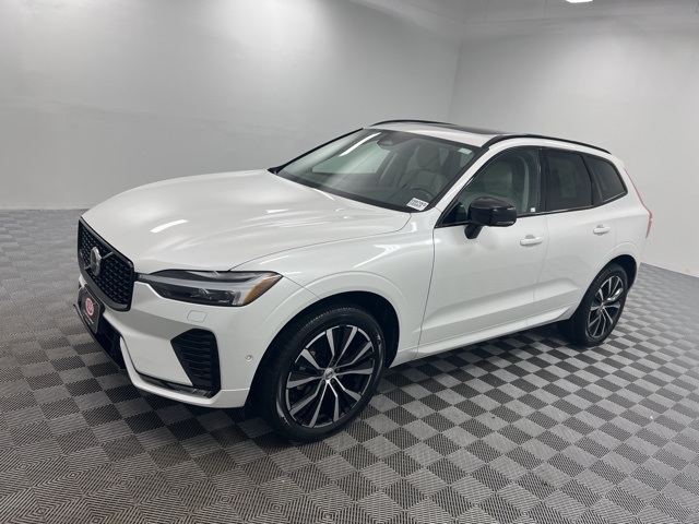 2024 Volvo XC60 B5 Plus photo 4