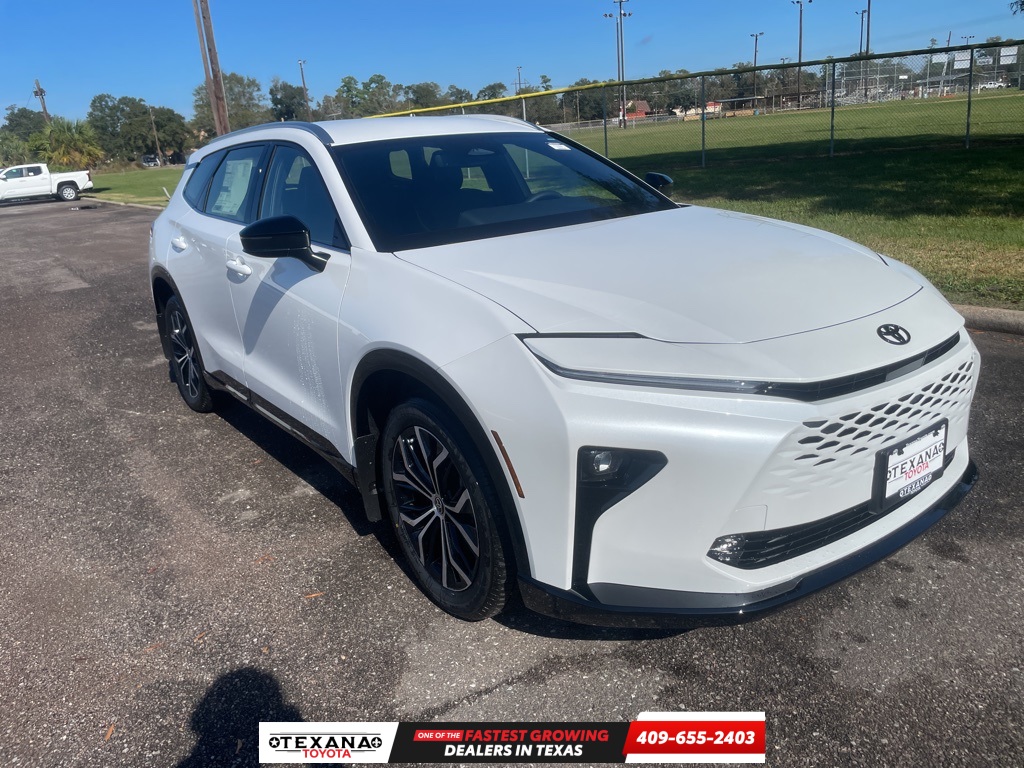 2025 Toyota Crown Signia XLE's photo