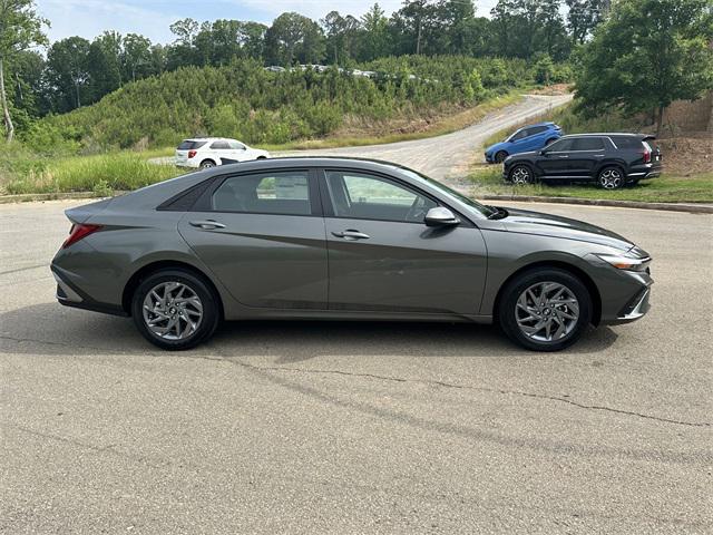 2025 Hyundai Elantra Hybrid photo 6