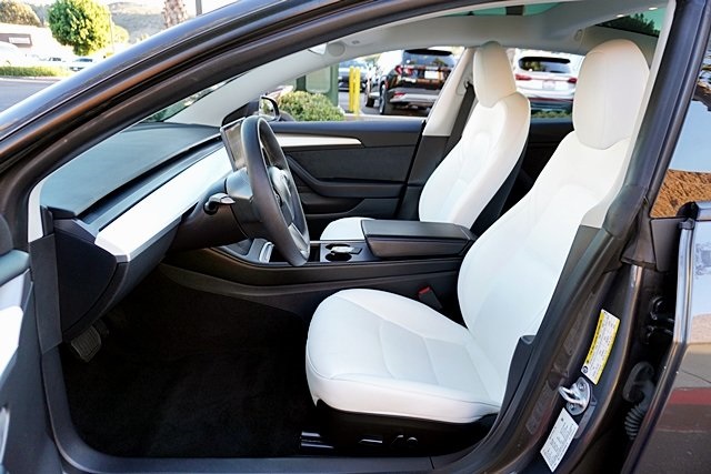 Used 2023  Tesla Long Range image 13