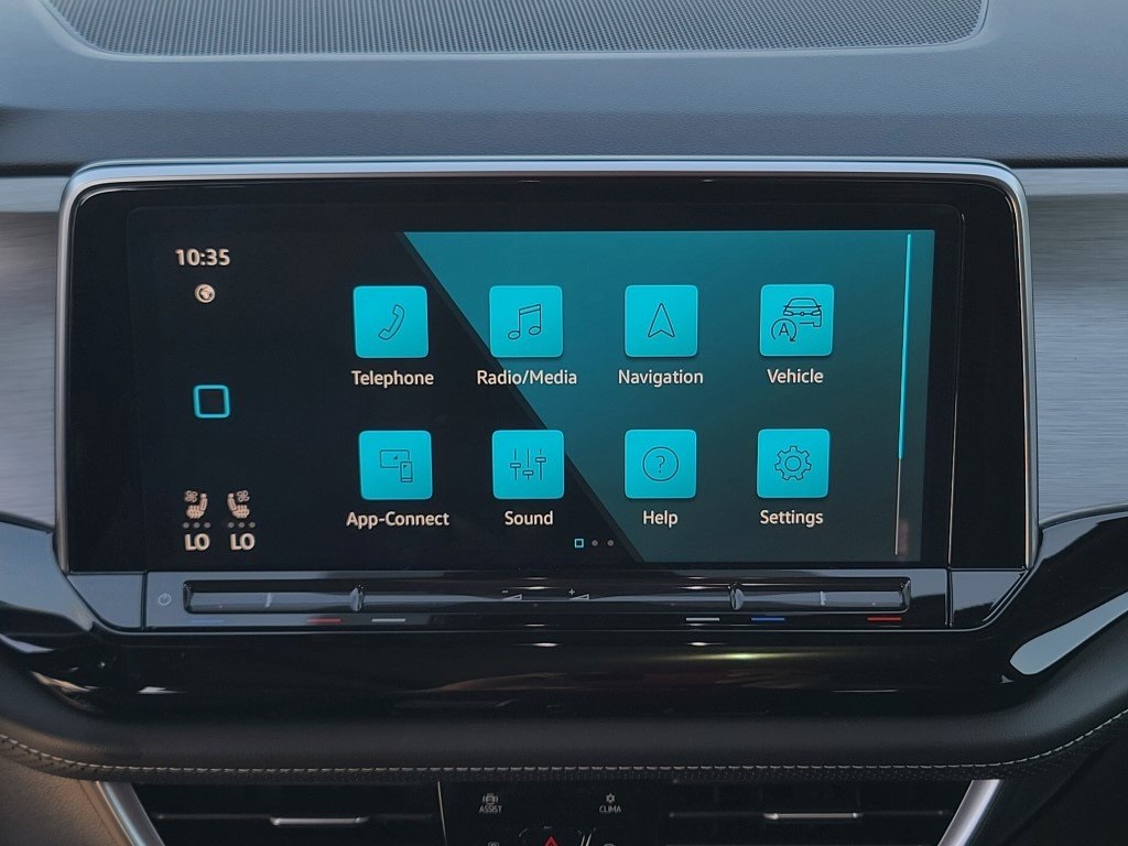 2024 Volkswagen Atlas Cross Sport SE Technology photo 3