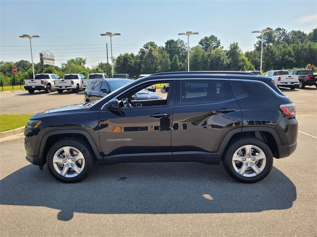 2024 Jeep Compass Latitude photo 4