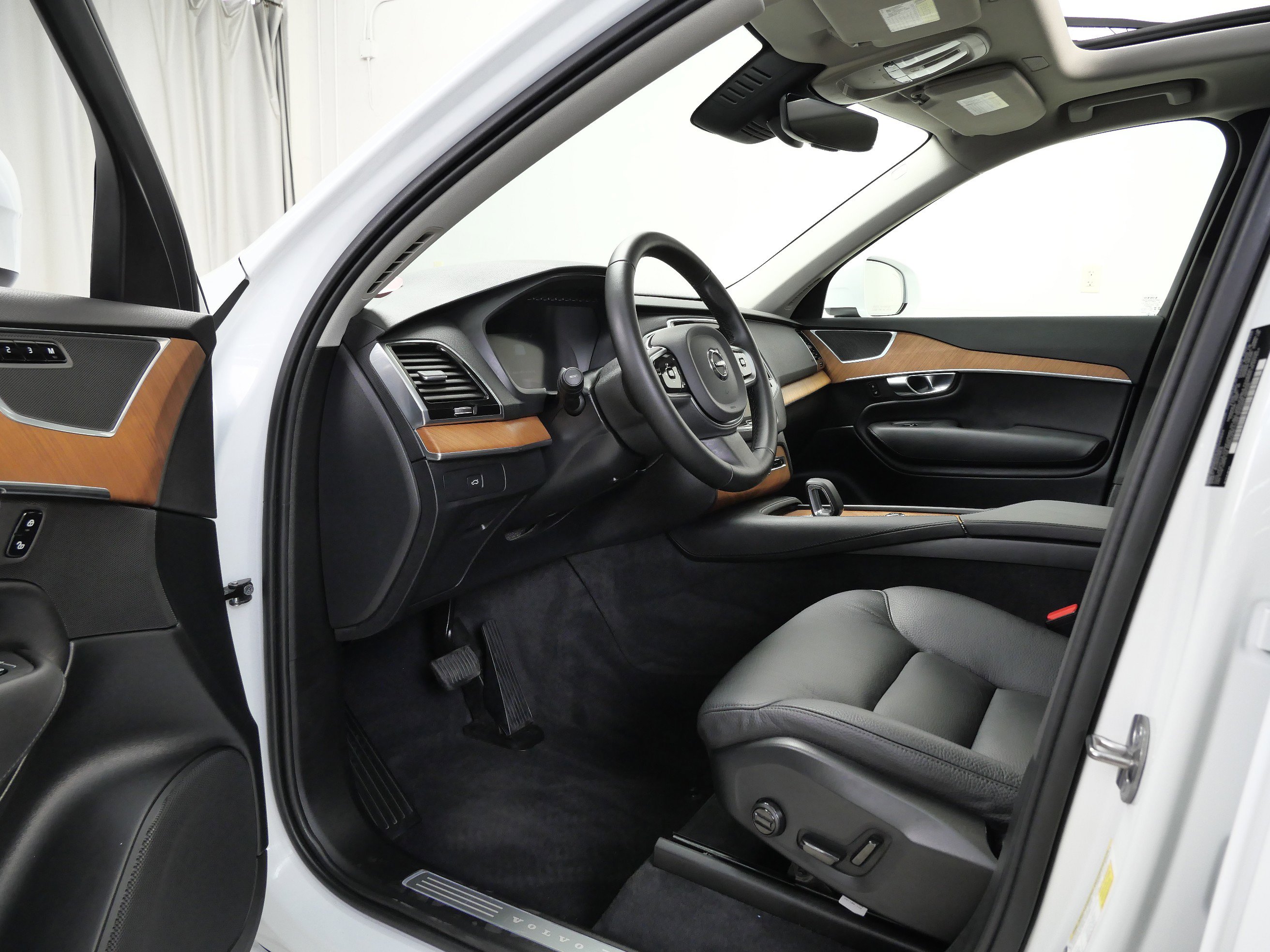 2025 Volvo XC90 Plus photo 13