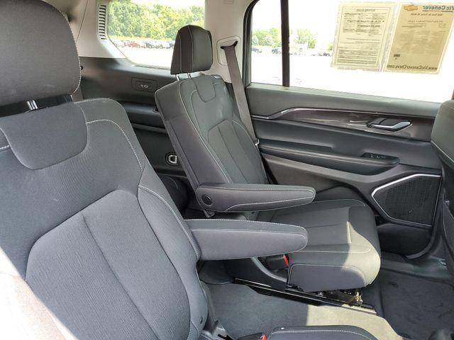 2022 Jeep Grand Cherokee Laredo photo 14
