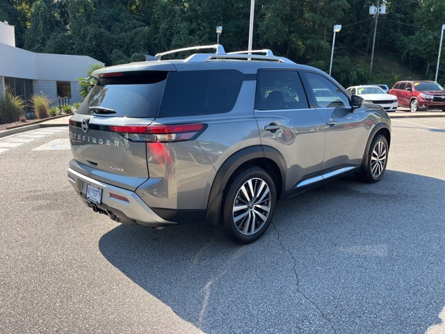 2022 Nissan Pathfinder Platinum photo 3
