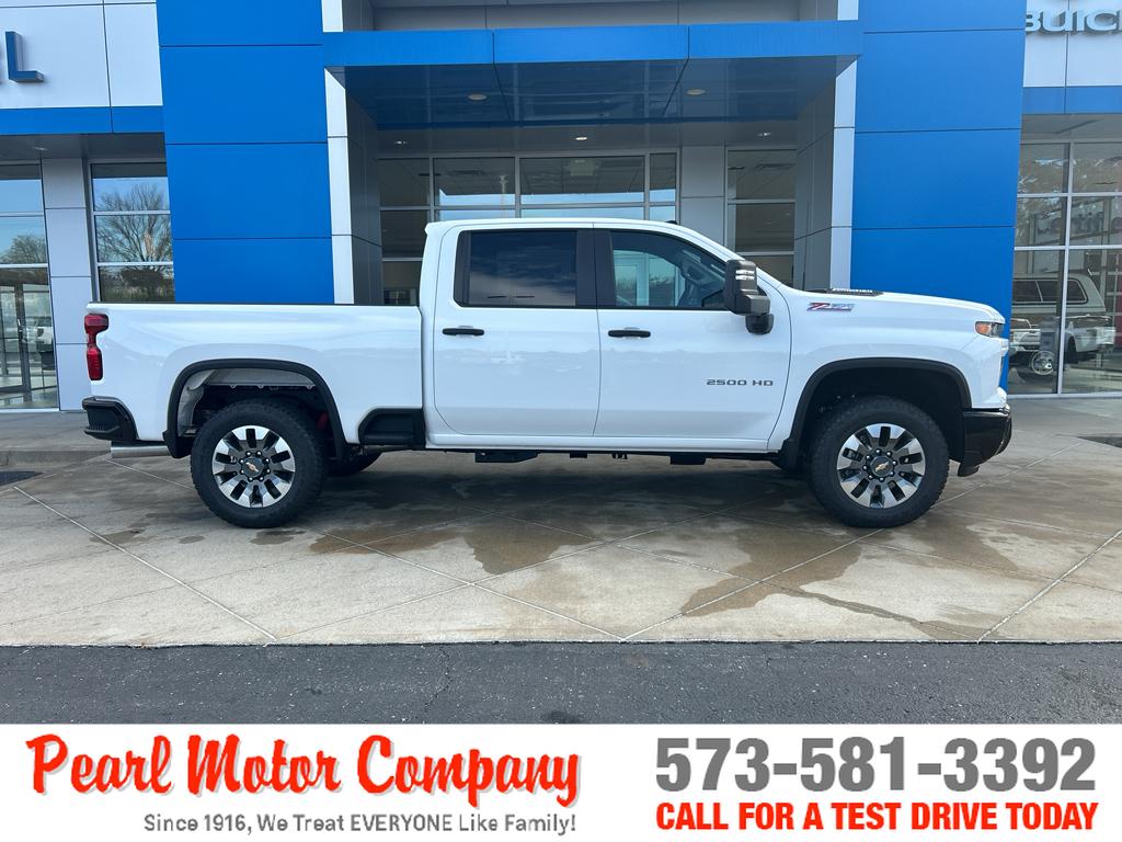 2026 Chevrolet Silverado 2500HD Custom photo 3