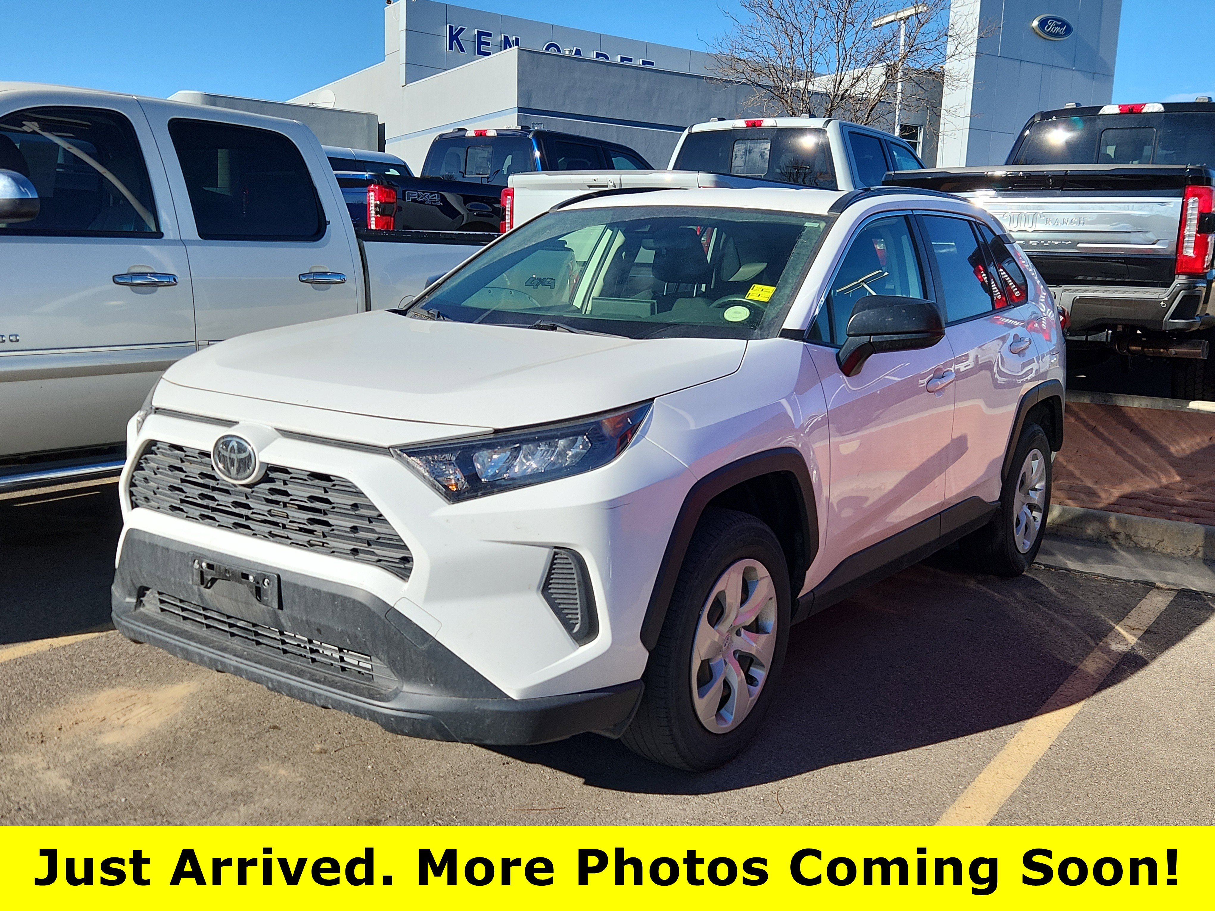 2019 Toyota RAV4 LE's photo