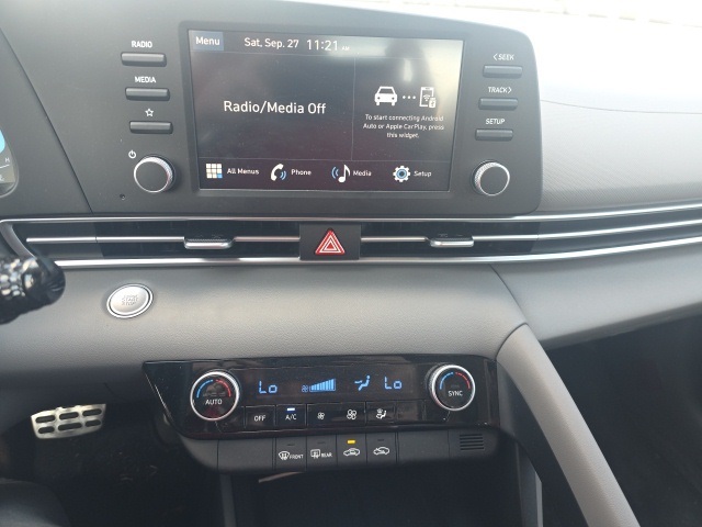 2025 Hyundai Elantra SEL Sport photo 16