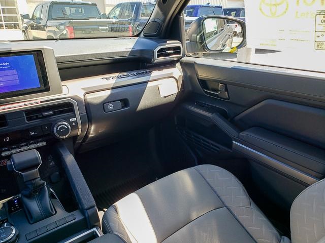 2025 Toyota Tacoma SR5 photo 18