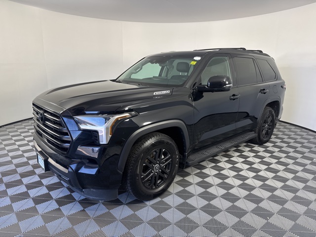 2023 Toyota Sequoia SR5 photo 3