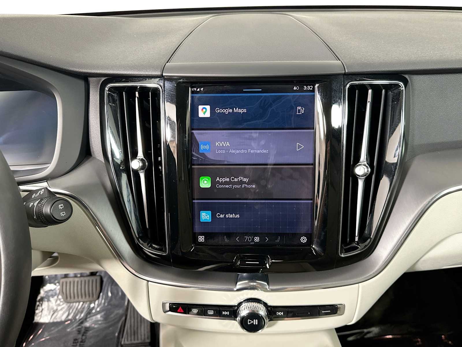 2025 Volvo XC60 B5 Core photo 12