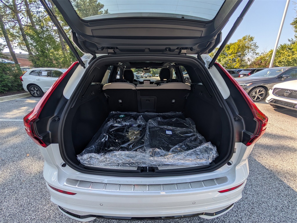 2026 Volvo XC60 B5 Plus photo 4