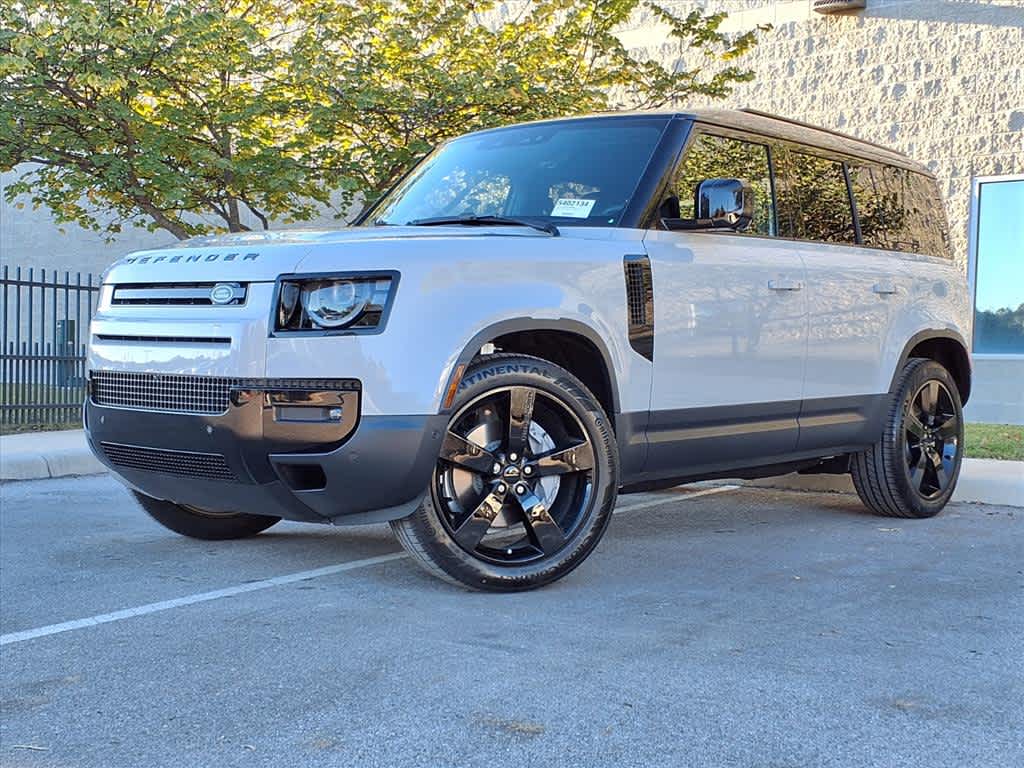 2026 Land Rover Defender S's photo