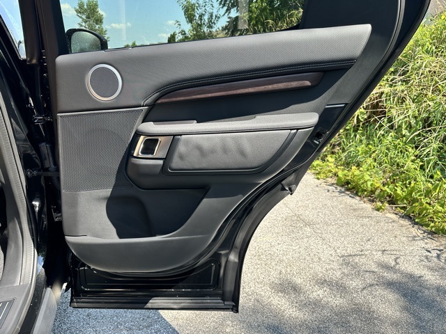 2025 Land Rover Discovery SE photo 19